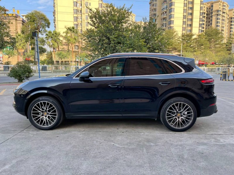 佛山22年保时捷卡宴5