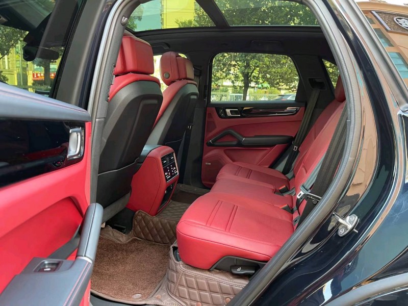 佛山22年保时捷卡宴7