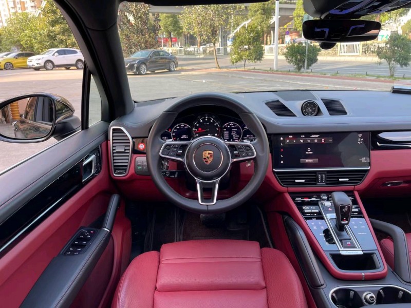 佛山22年保时捷卡宴8