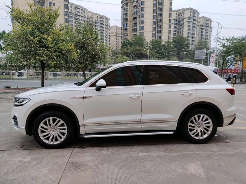 佛山19年大众途锐3