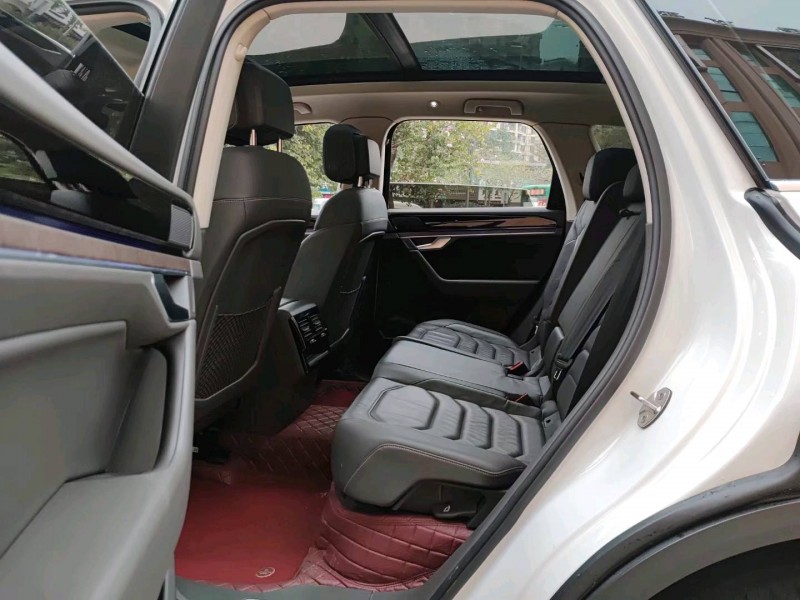 佛山19年大众途锐7