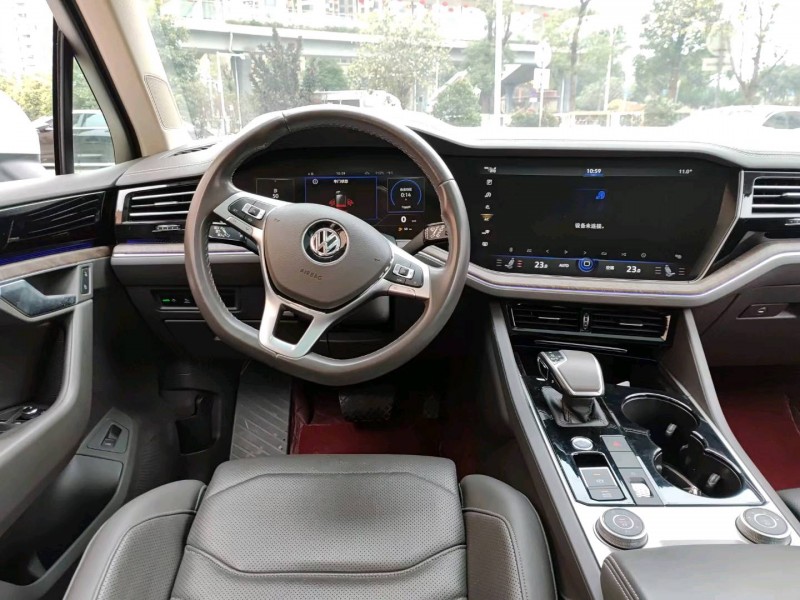 佛山19年大众途锐9