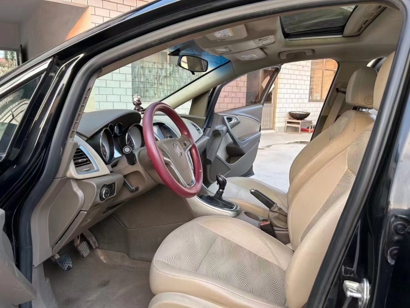 济宁13年别克英朗5