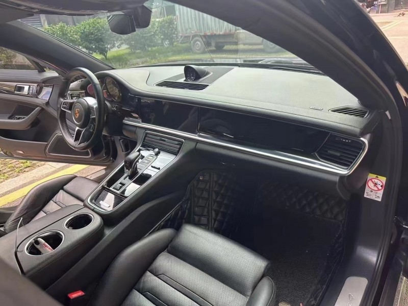 济宁18年保时捷帕拉梅拉4