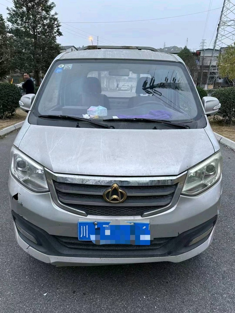 成都19年长安汽车新豹MINI1