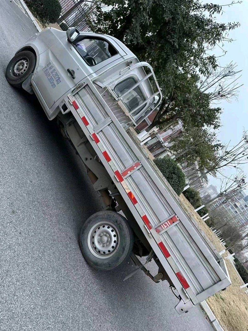 成都19年长安汽车新豹MINI7