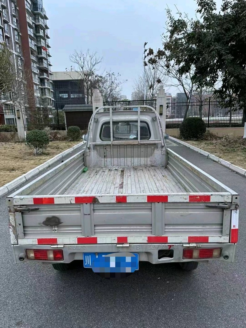 成都19年长安汽车新豹MINI9