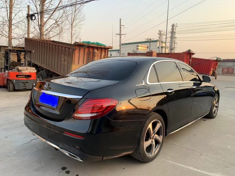 济宁18年奔驰E4