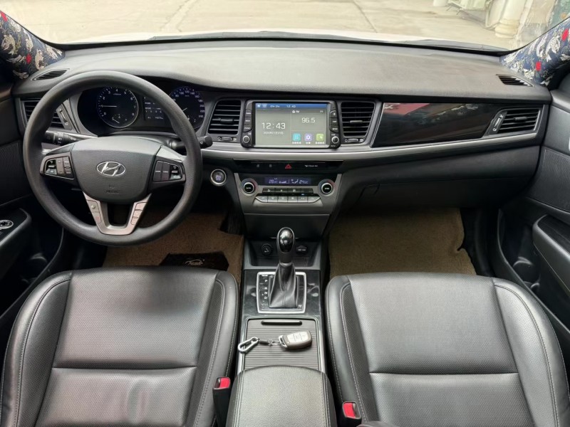 济宁20年现代名图7