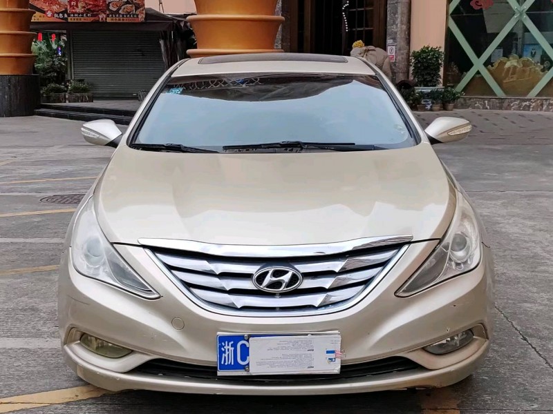 佛山13年现代索纳塔八1