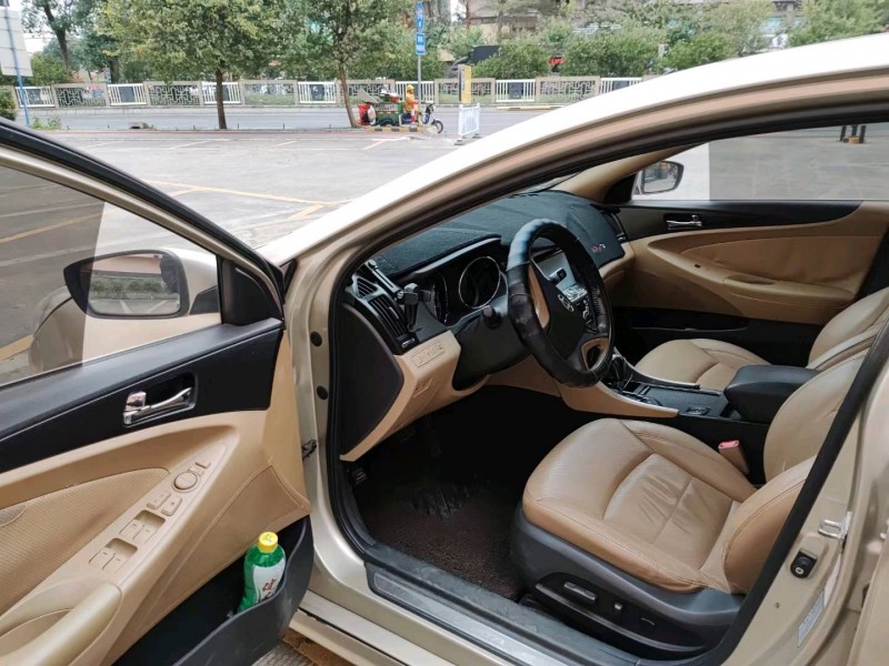 佛山13年现代索纳塔八5