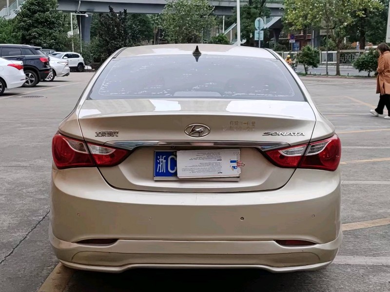 佛山13年现代索纳塔八6