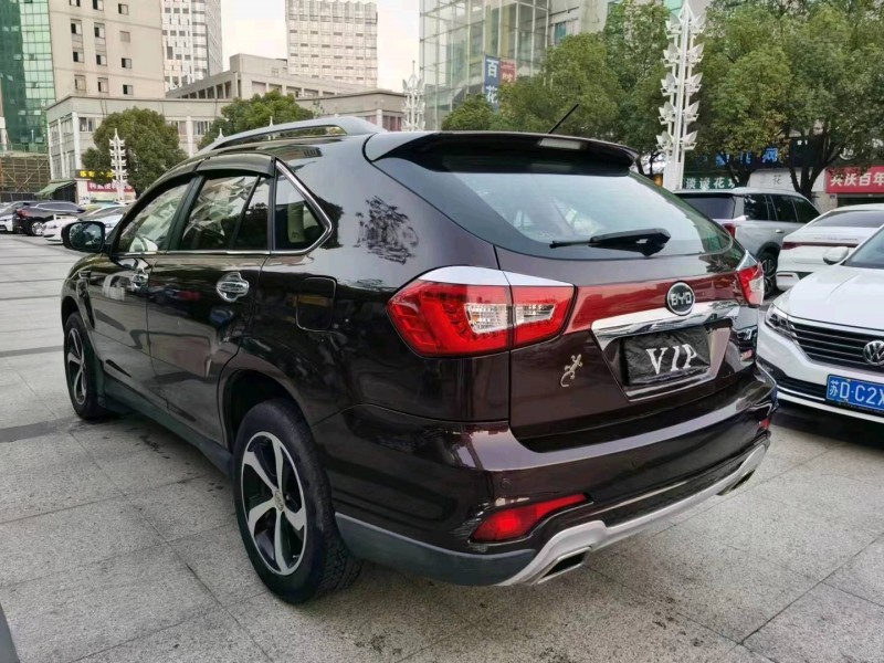 重庆16年比亚迪S76