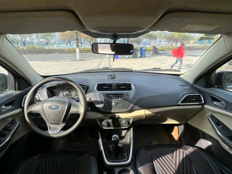 重庆15年福特福克斯9