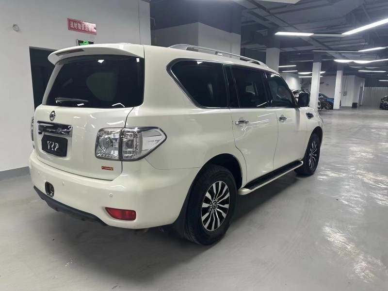 曲靖17年日產途樂8