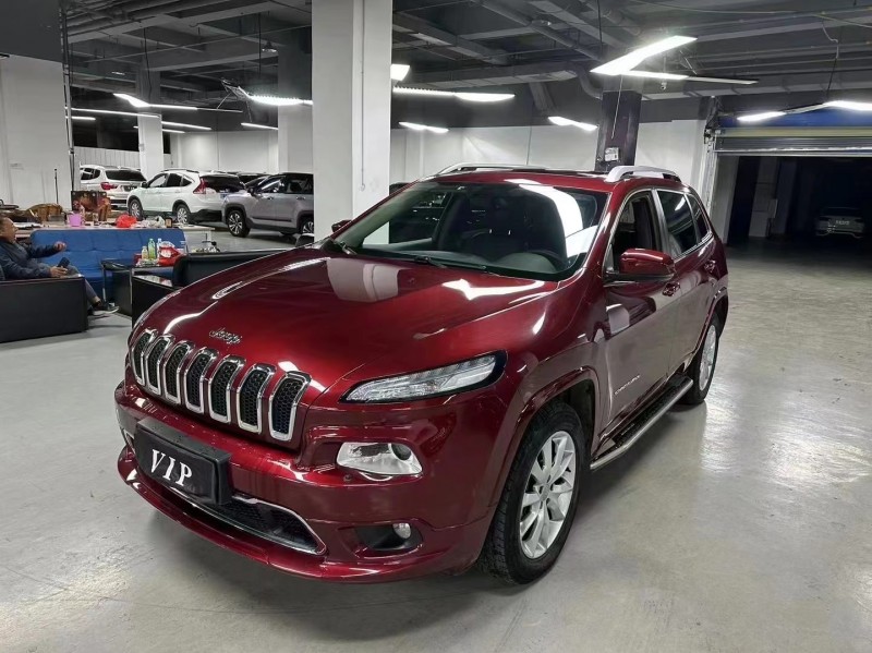 曲靖18年Jeep自由光2
