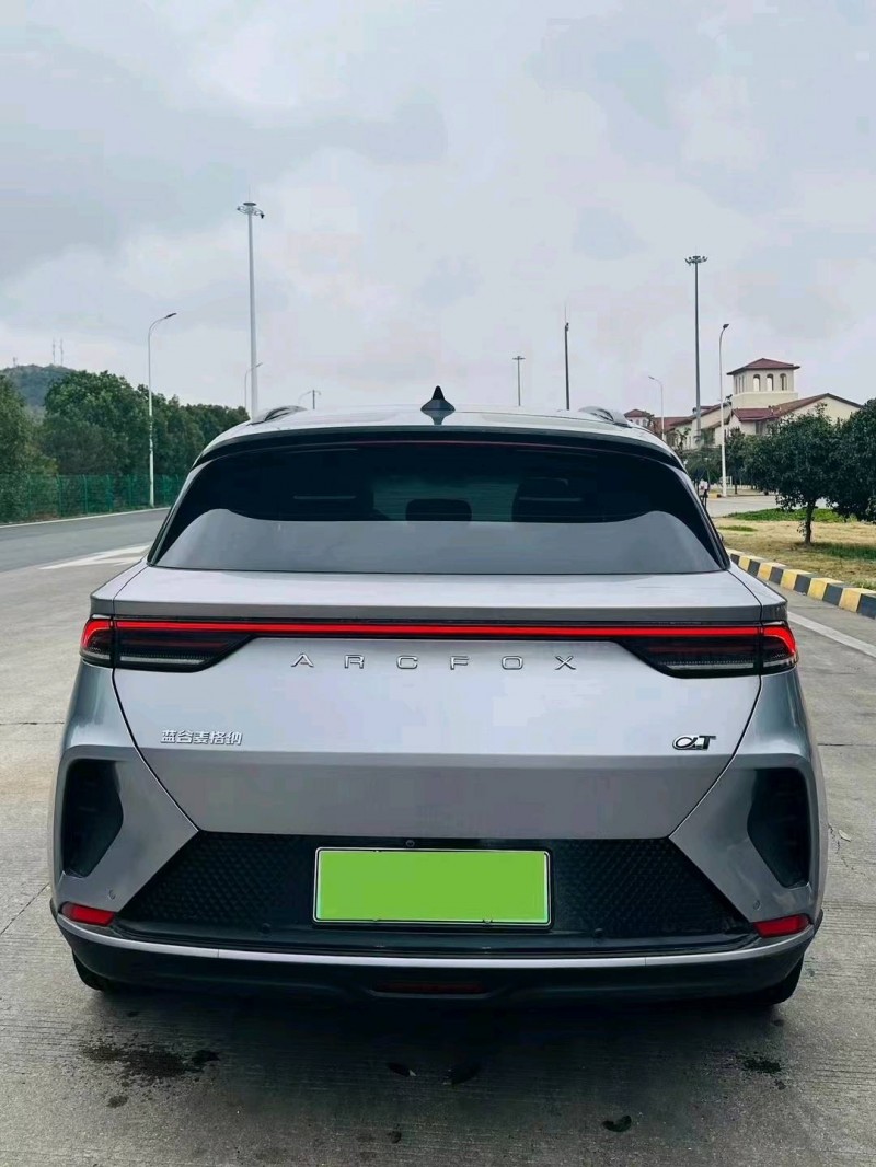 天津23年極狐汽車阿爾法9