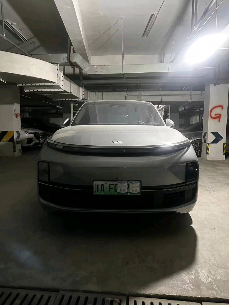 成都23年理想L81