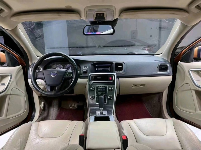 成都12年沃尔沃S60L6