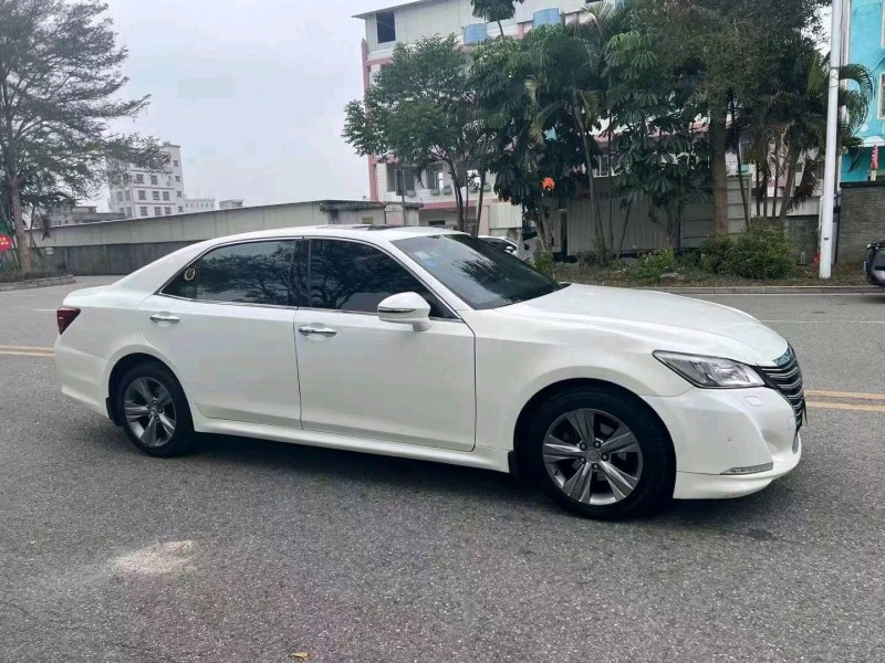 汕头17年丰田皇冠2