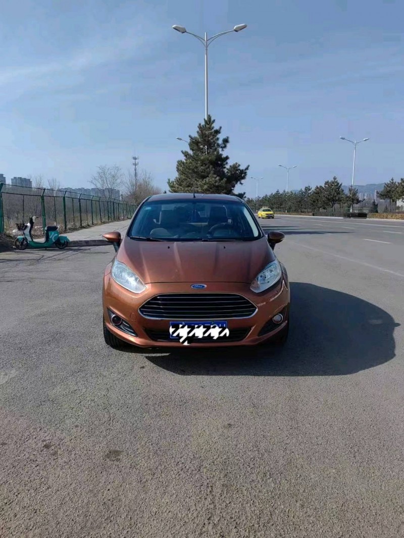 邢台14年福特嘉年华1