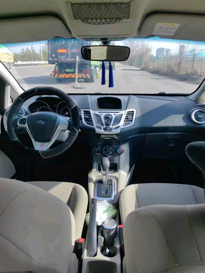 邢台14年福特嘉年华5