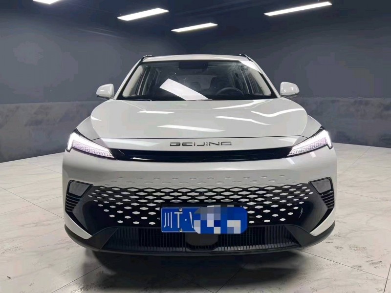 成都23年北汽制造魔方1