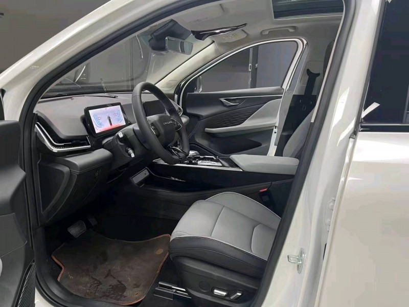 成都23年北汽制造魔方5