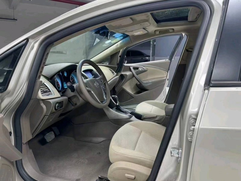 成都14年别克英朗5