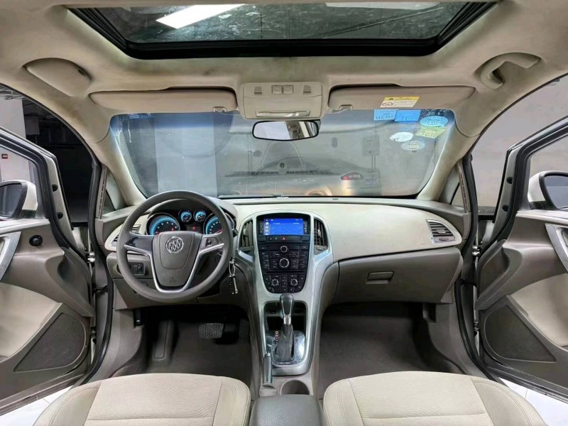 成都14年别克英朗8