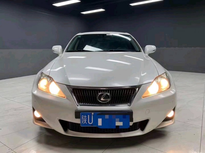 成都12年雷克萨斯IS1