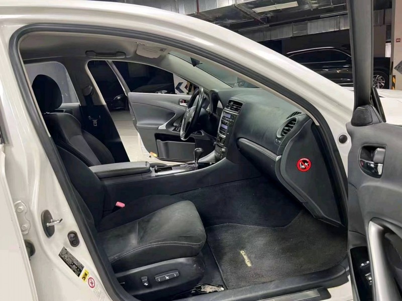 成都12年雷克萨斯IS3