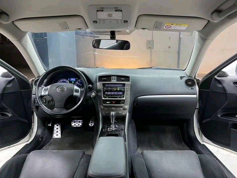 成都12年雷克萨斯IS6