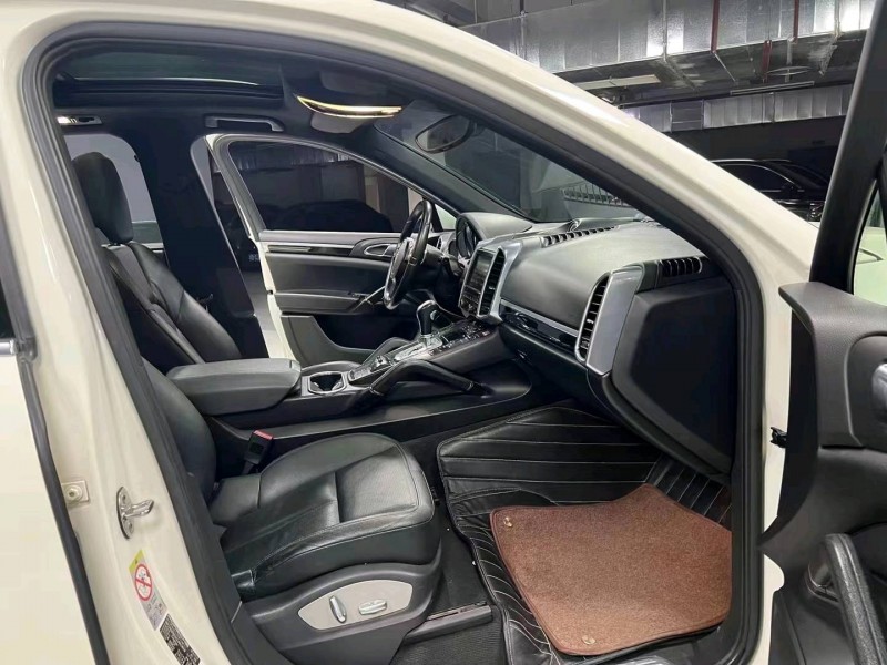 成都12年保时捷卡宴4