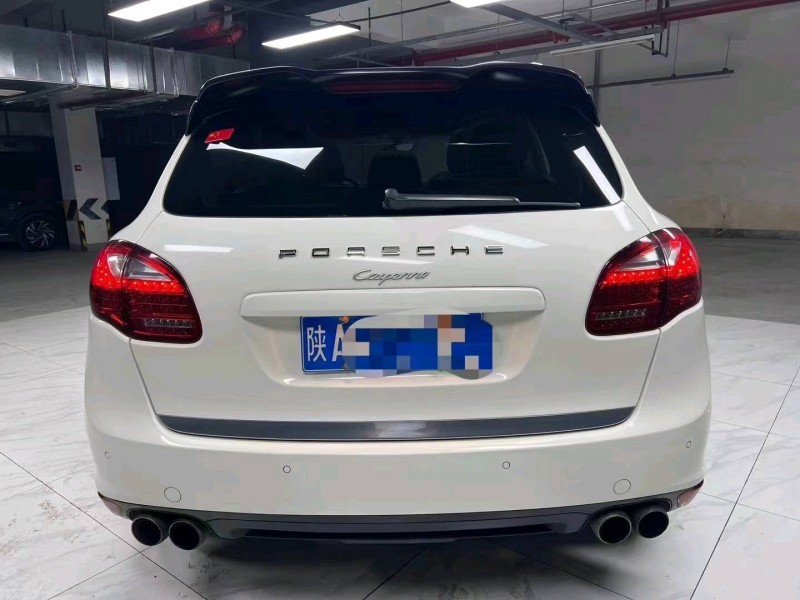 成都12年保时捷卡宴5