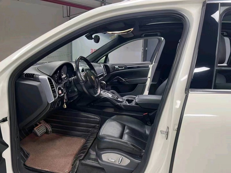 成都12年保时捷卡宴6