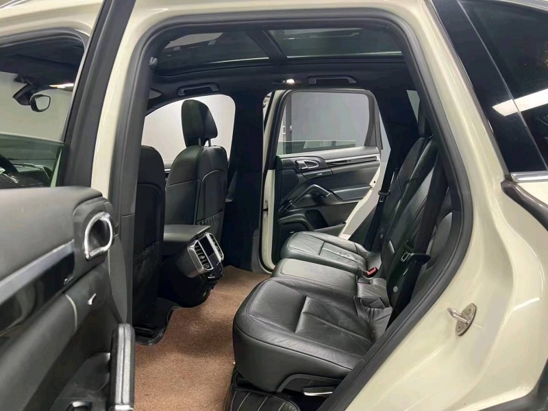 成都12年保时捷卡宴9