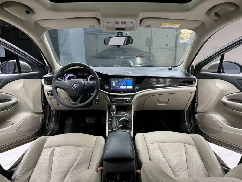 成都18年别克威朗10