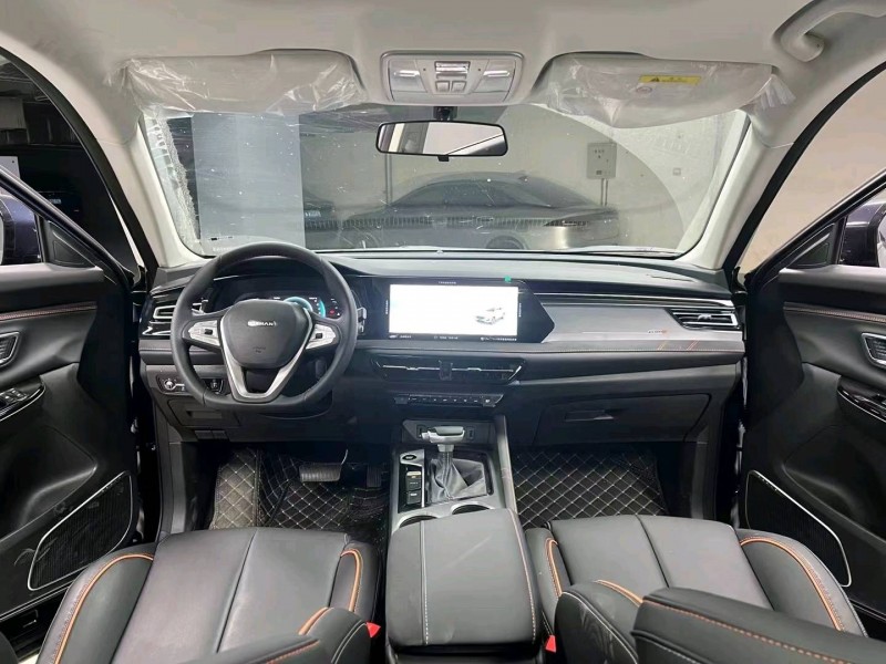 成都23年长安汽车欧尚8