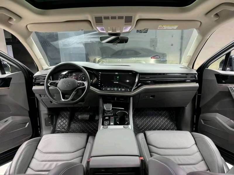 成都21年大众途锐7