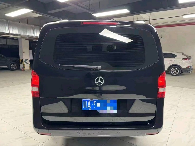 成都20年奔驰威霆8