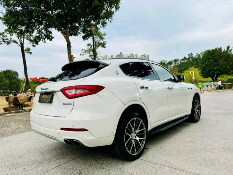 东莞17年玛莎拉蒂Levante8