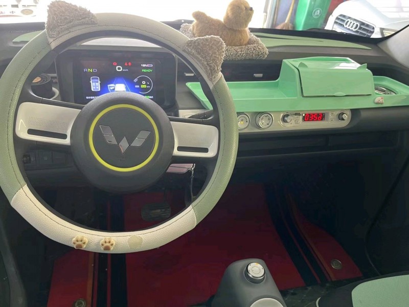 平涼23年五菱汽車宏光MINI EV4
