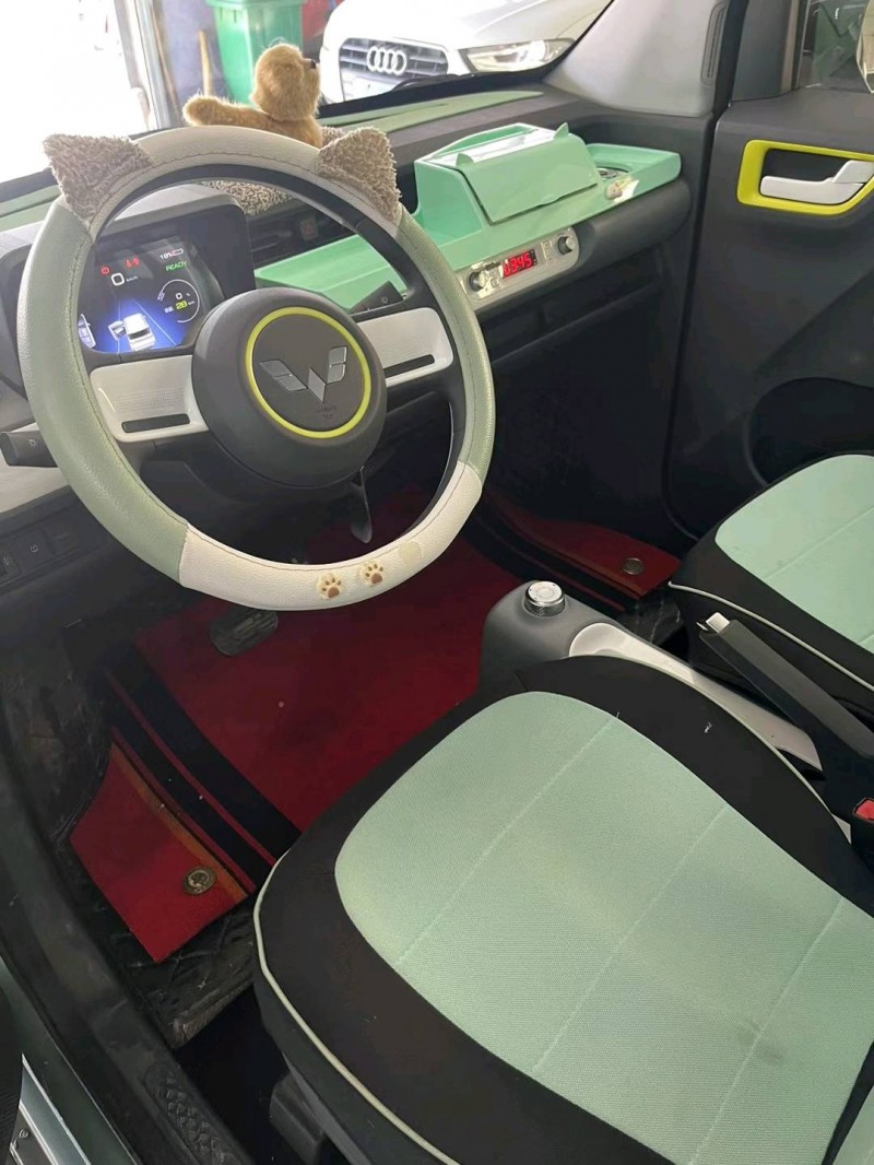 平涼23年五菱汽車宏光MINI EV5
