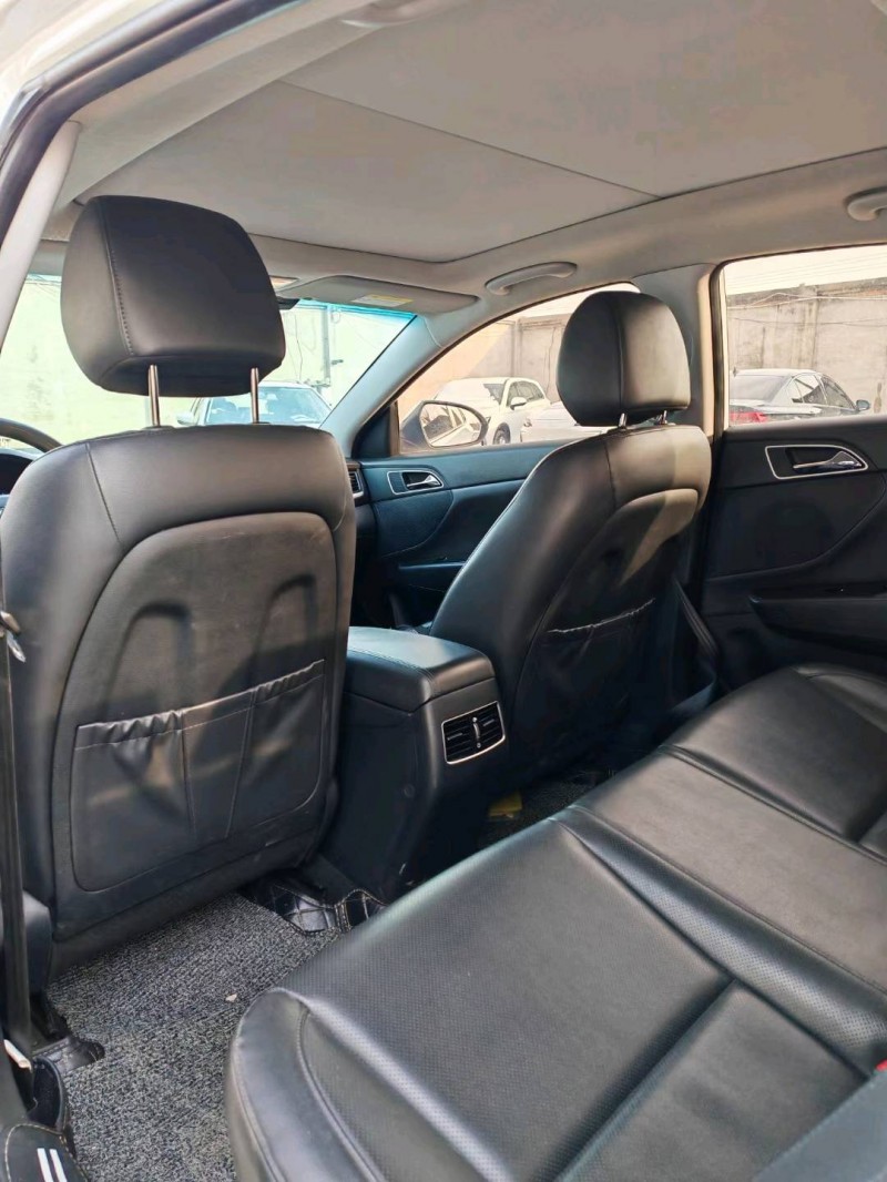 保定18年现代名图5