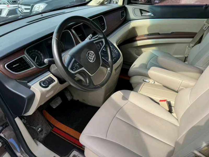 保定18年别克GL86