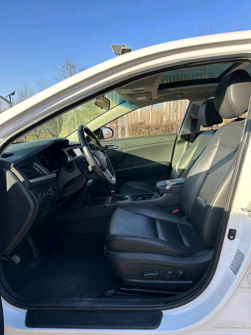 邯郸17年现代名图5