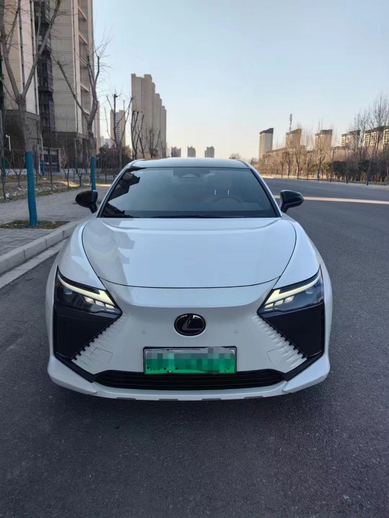 許昌23年雷克薩斯RZ1