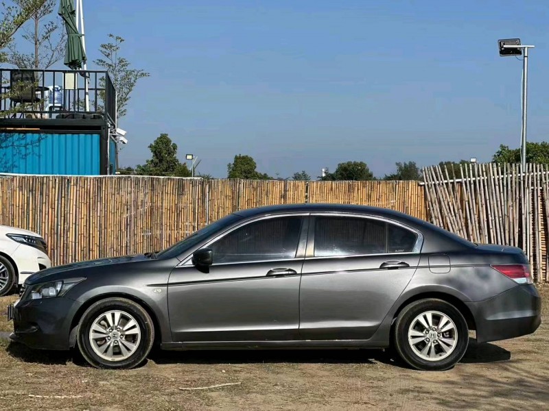 汕头08年本田雅阁3