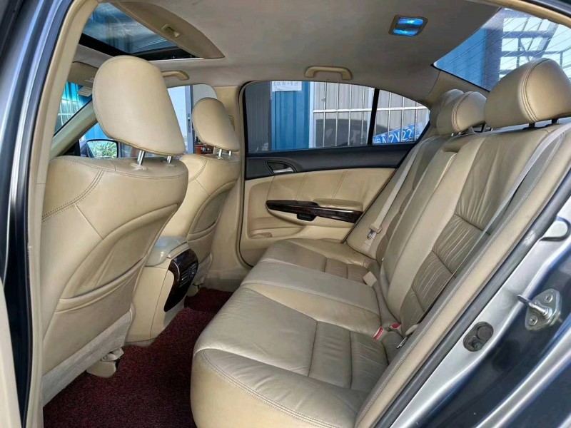 汕头08年本田雅阁6